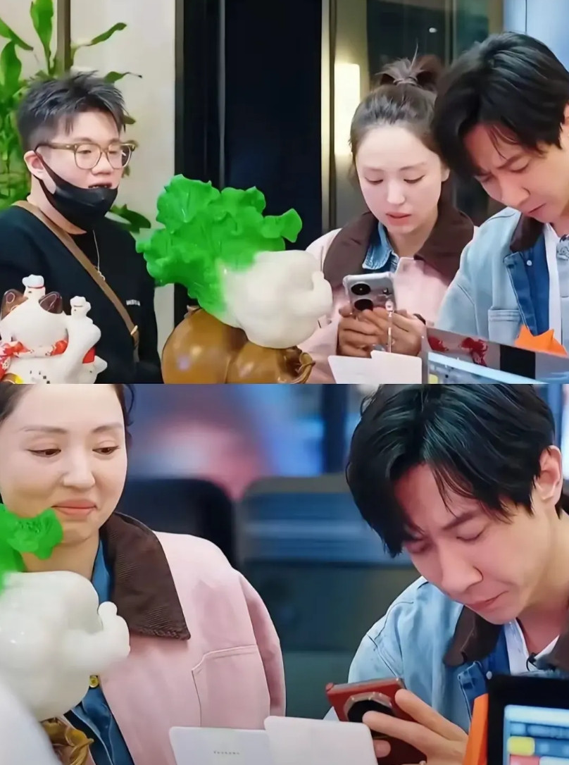当张维伊磨叽了半天也没能把钱付上，董璇这小表情也是够够的啊就这一个小表情，就