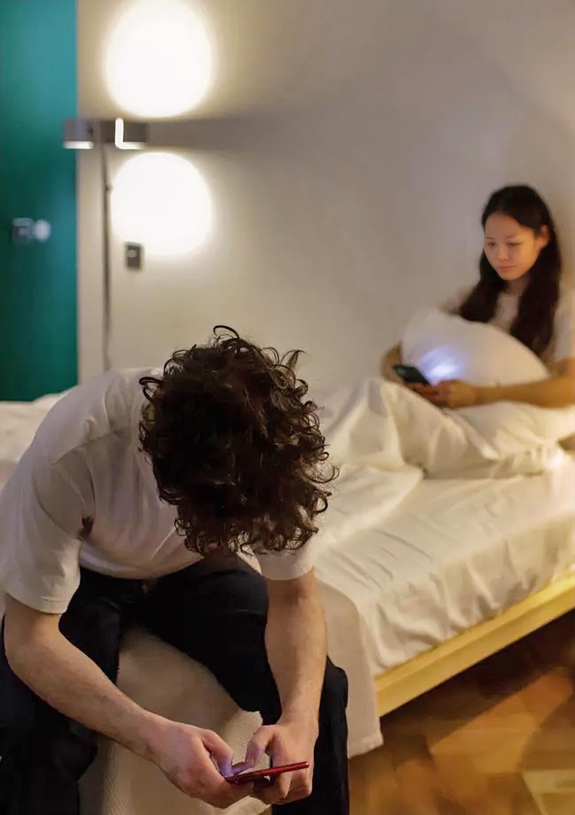 为什么很多夫妻难逃4年之痒？我们有位学员跟我说：“结婚5年，我发现我们最大的