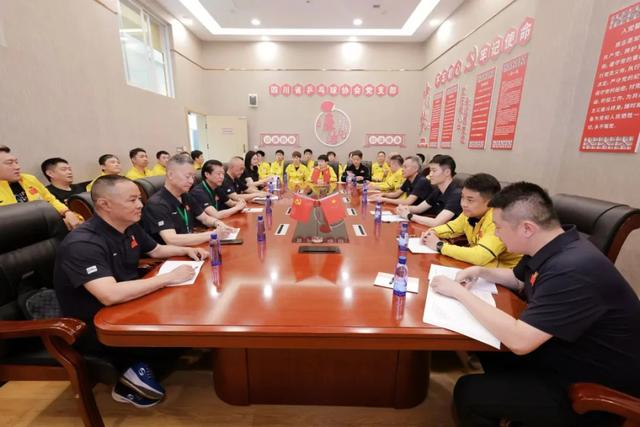 细节!国乒党建活动,仅2名现役球员被安排坐在了主桌,均是女性