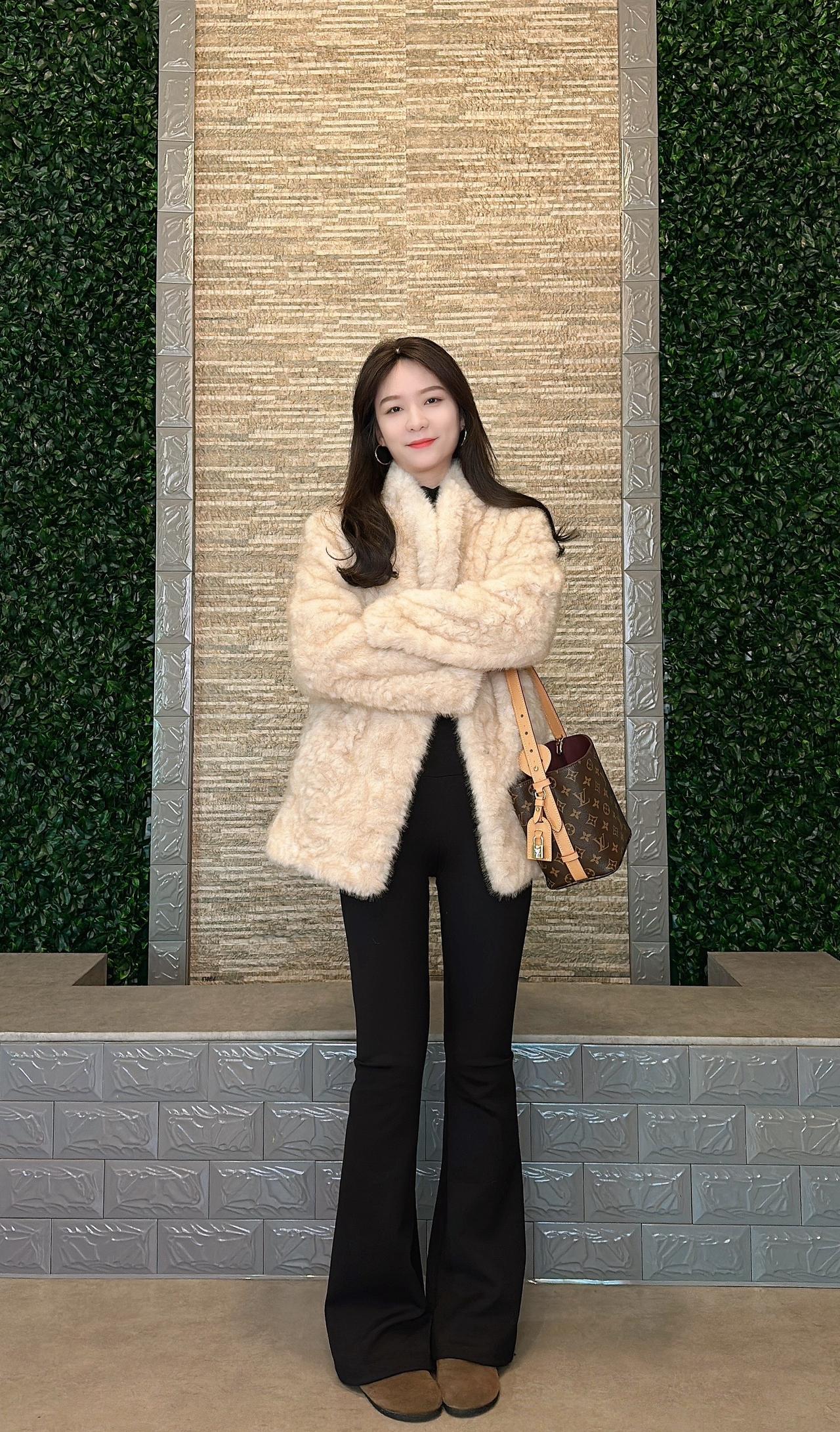 以前觉得一群人灯红酒绿就是自由现在觉得一个人坐下来安静的吃顿饱饭才是自由微喇