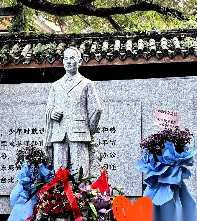吴石将军临刑前左眼已瞎！中将家里只搜出10两黄金，特务把钱留下给孤儿寡母你