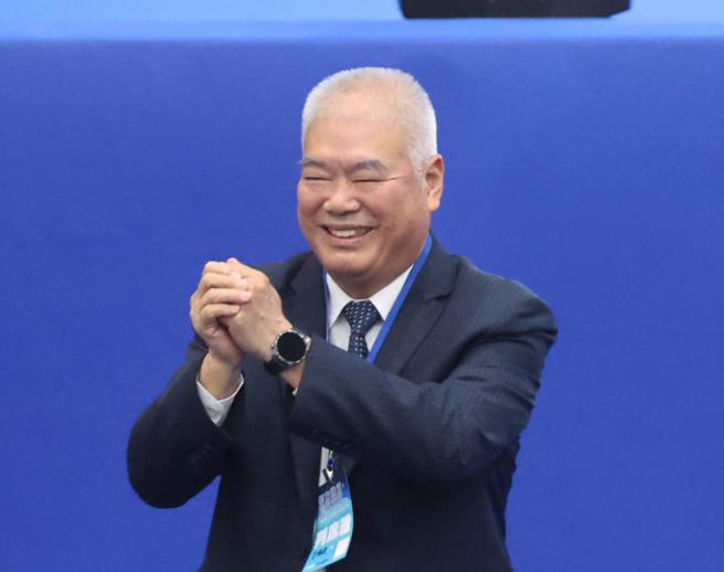 立法院审查军购预算现场，韩国瑜、卢秀燕、朱立伦三人被曝“另起山头”，蓝营内部突然