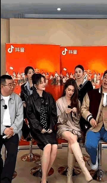 亲闺女指着老爹的鼻子一顿输出，硬生生把亲爹训成了逆子。你敢信这是央视黄金档的女主