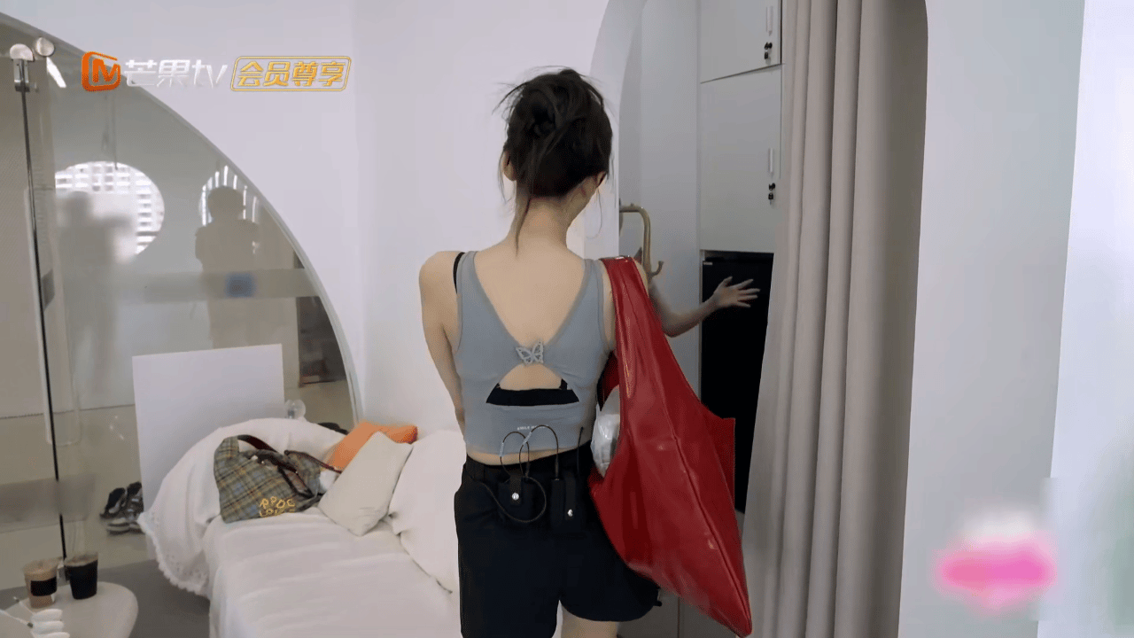 孙怡吴优因为遇见你里的闺蜜友谊孙怡吴优的闺蜜情我能嗑一辈子！节目里互怼互坑还笑
