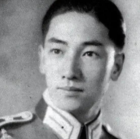 1997年，蒋纬国病逝，宋美龄派人查账，发现养了81年的儿子，身后竟是一堆债务，
