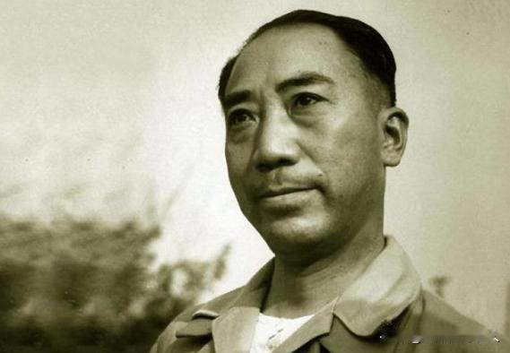 1938年，41岁戴笠借口加班，把秘书余淑衡，带到了卧房。戴笠递给她一杯咖啡：“