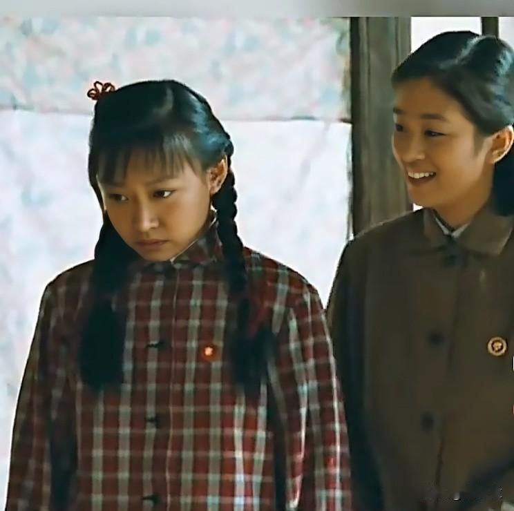 刘天池真是个宝藏人物！1993年她在电影《活着》里演巩俐女儿凤霞正式出道。当时她