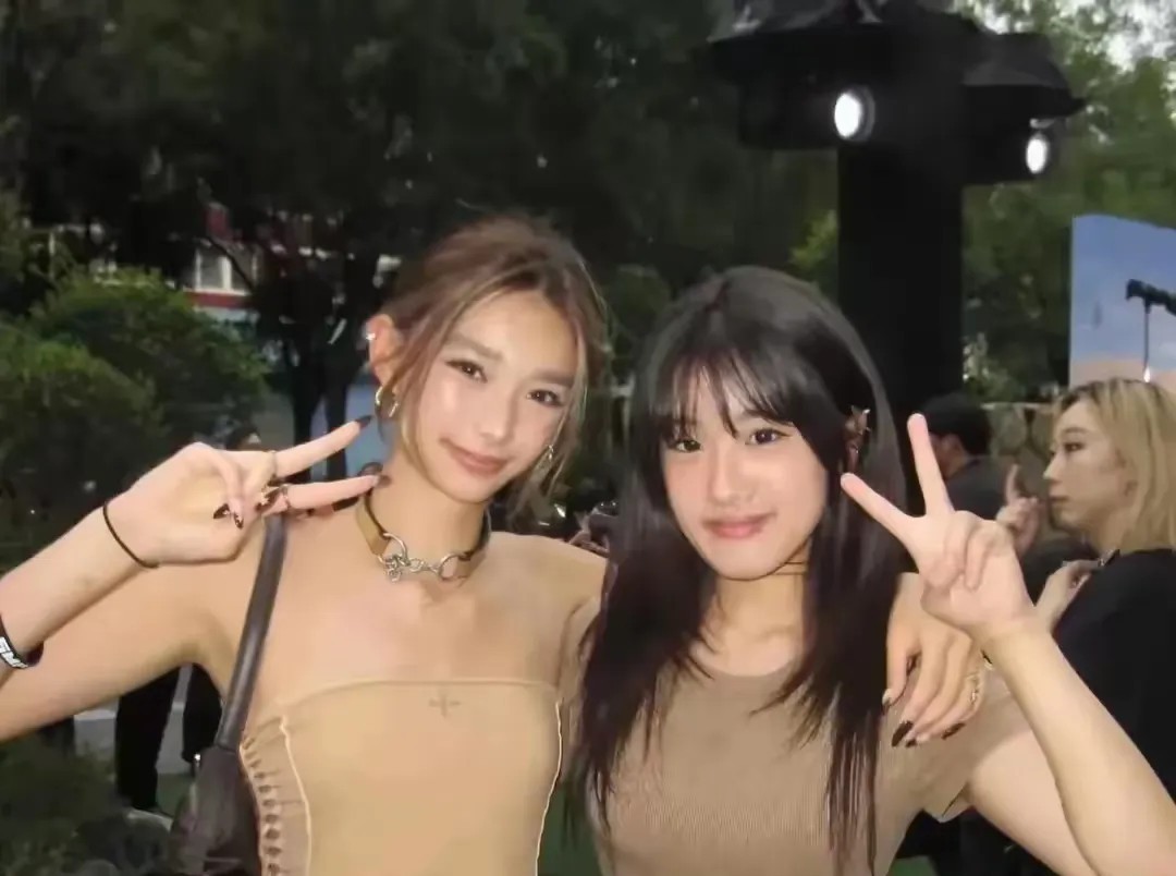 看到有人说贾静雯的女儿梧桐妹完全继承了她的美貌，甚至在很多方面比贾静雯更美。可是
