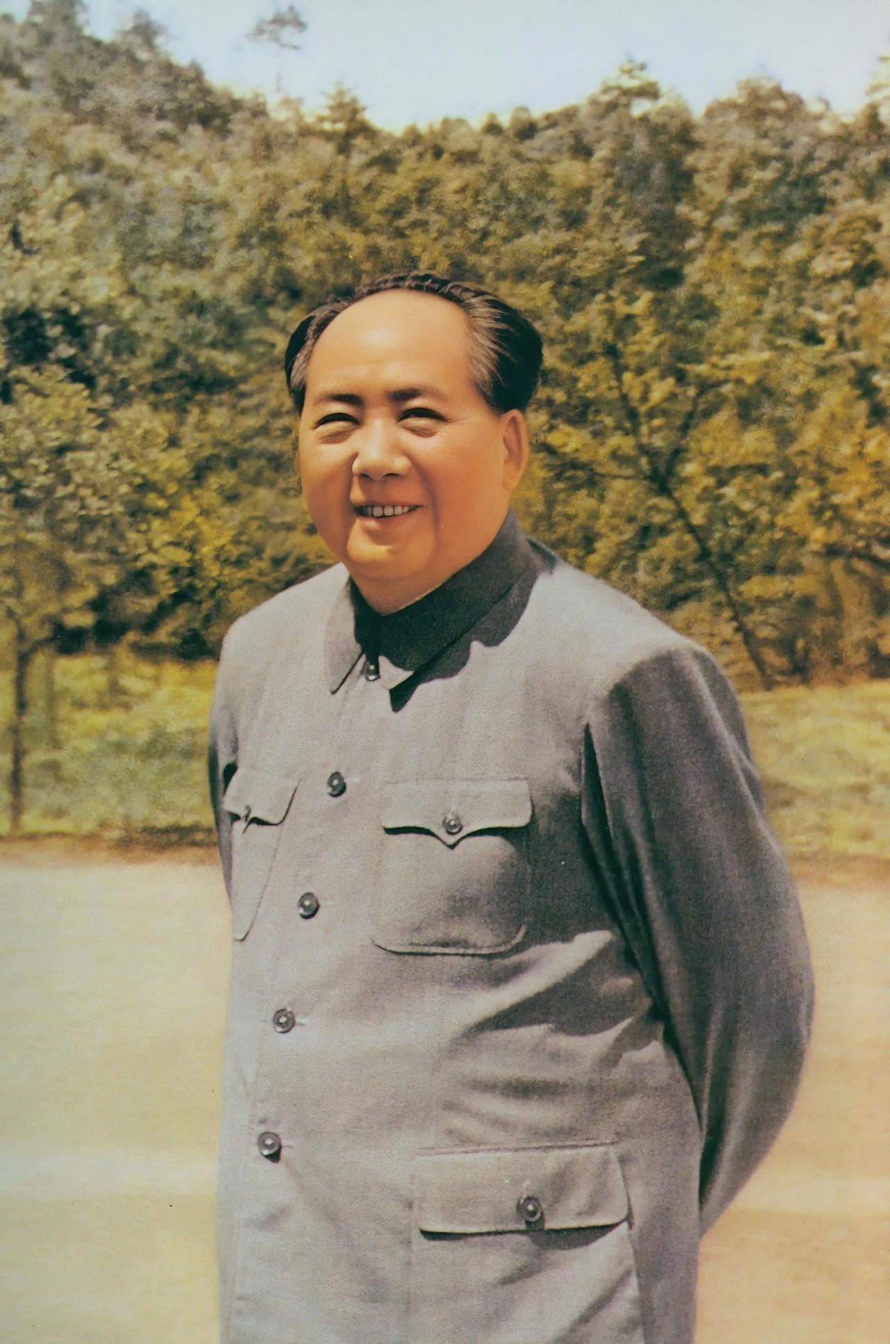 毛主席虽活了83岁，保健医生却说：其实毛主席不具备长寿条件。1976年毛主席离世