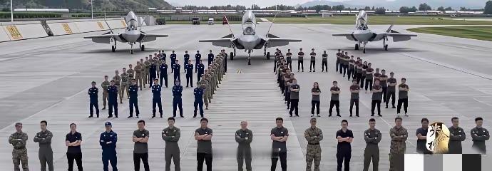 帅气的摆拍，以后我们会有越来越多这样帅气的大合照，从今以后老美摆拍一骑绝尘的时代