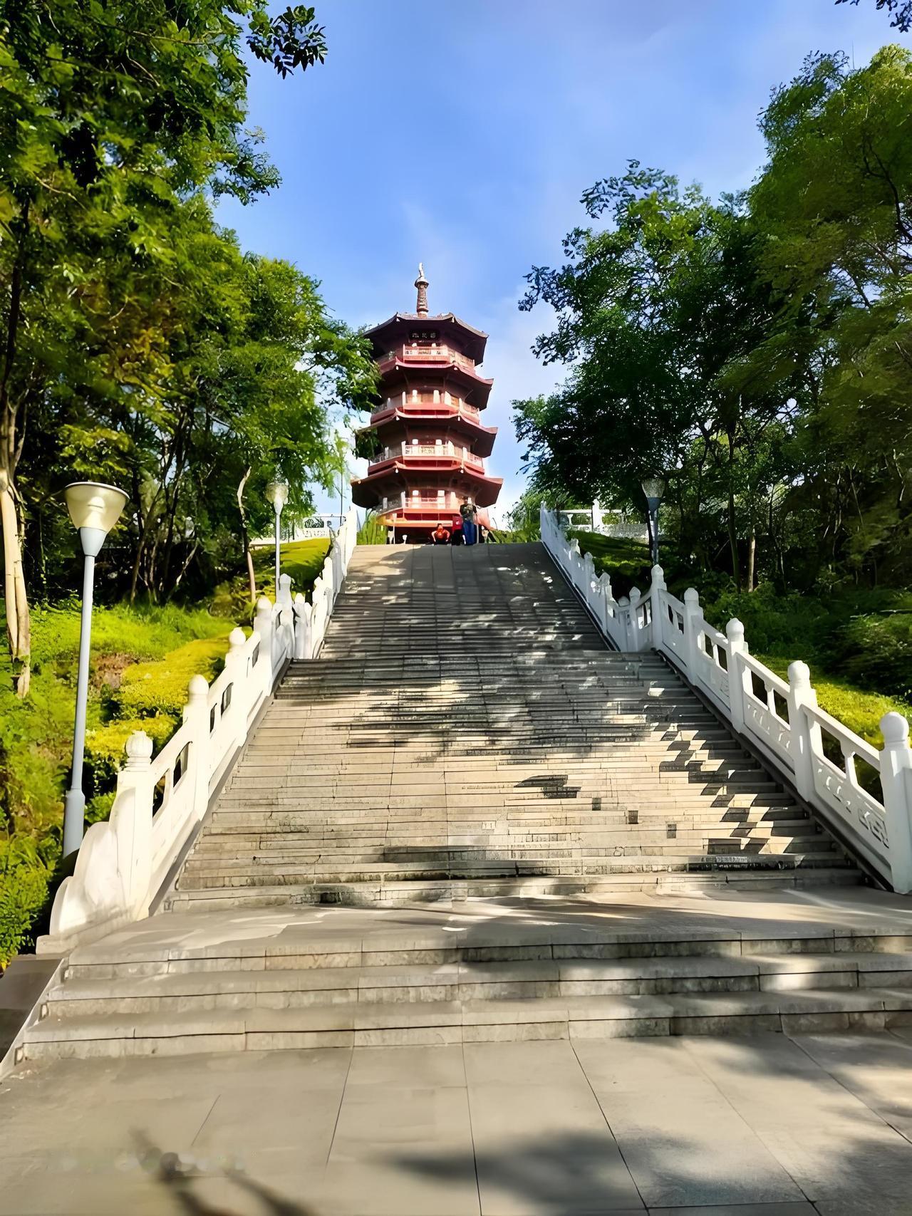 黄石市，那可真是个宝藏之地，不去看看真的亏大了！到了初冬，黄石街头美成了童话世