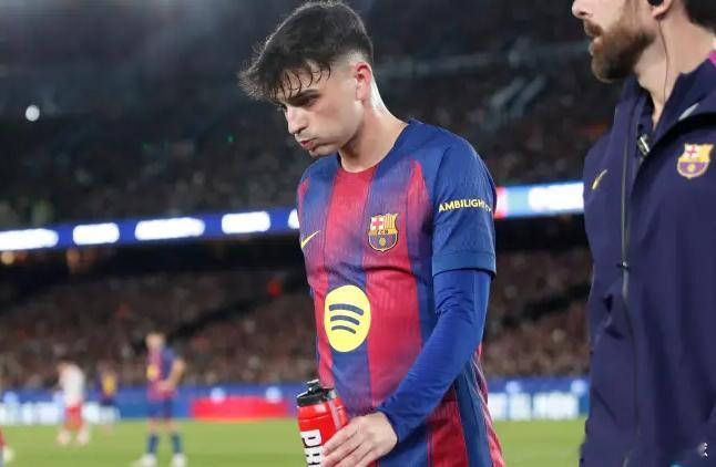 据西班牙媒体《马卡报》报道，虽然在对阵马德里竞技的比赛中受伤离场，但巴萨的佩德里