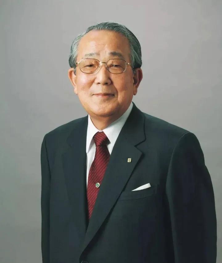 稻盛和夫说：“总有一天你会明白，自己爱自己，强过很多人爱你，不要从别人身上