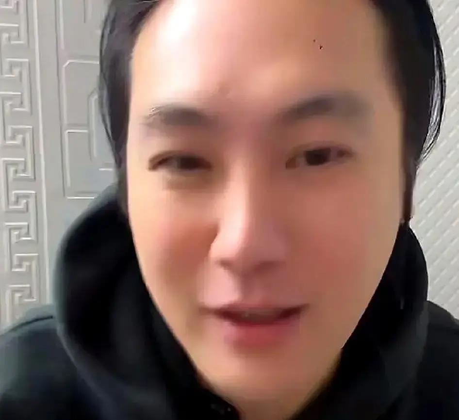 钩子句：朱孝天被骂上热搜，只因为他拒绝了一纸卖身契。你去问任何圈内经纪人，他们