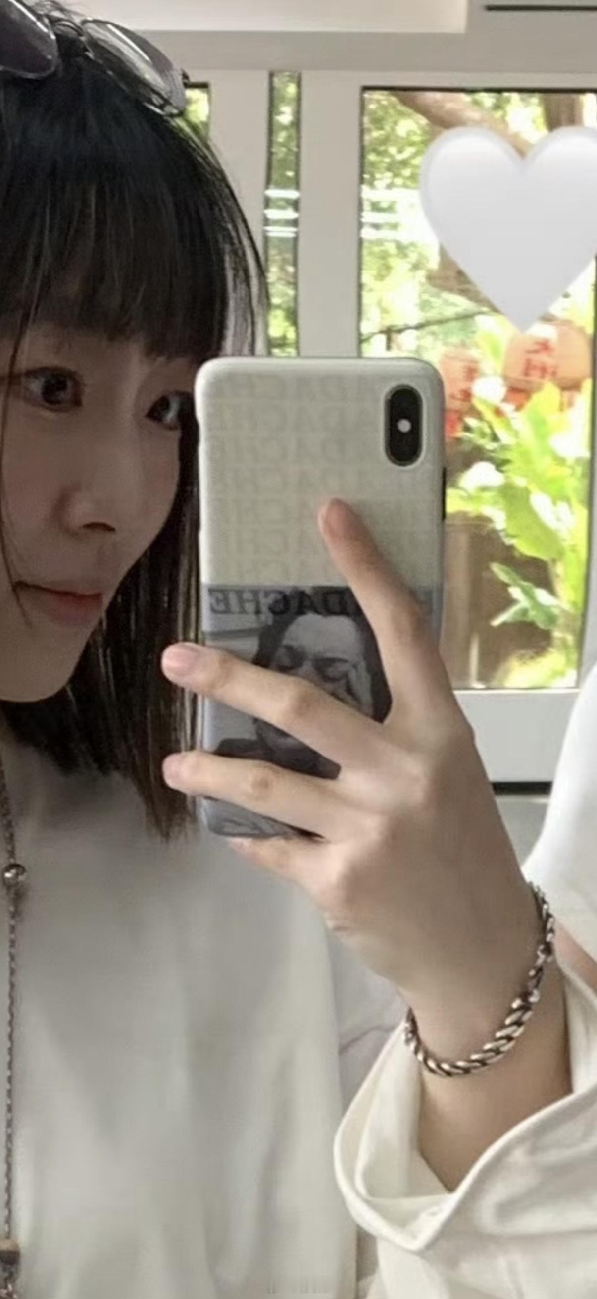 刷到一个好看的小姐姐还在用iPhoneXs！