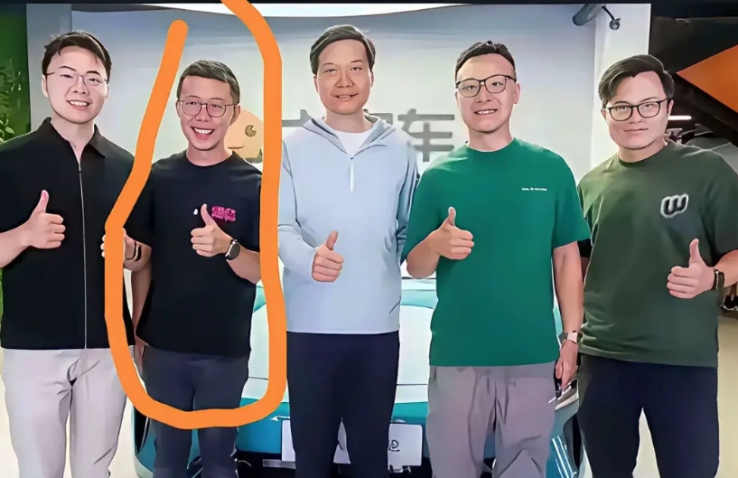 雷军的朋友真多。物以类聚，人以群分。这张照片，雷军妥妥的C位，两边4位，都是某