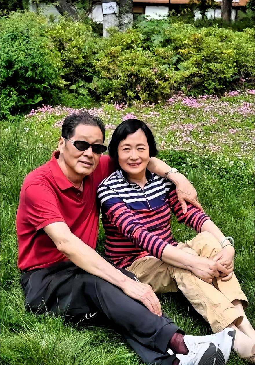 刘阿姨跟王叔二婚过了16年，感情一直好好的，没成想最近竟闹到要分手，说起来都