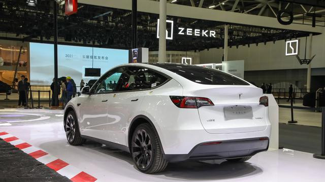 2025款特斯拉ModelY——全面分析:从设计革新到性能突破