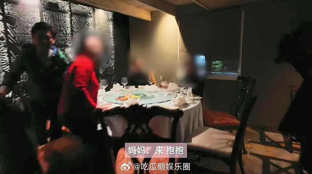 冯小刚春节后送女儿上学，脸贴脸说想她给徐朵开车提行李很舍不得！