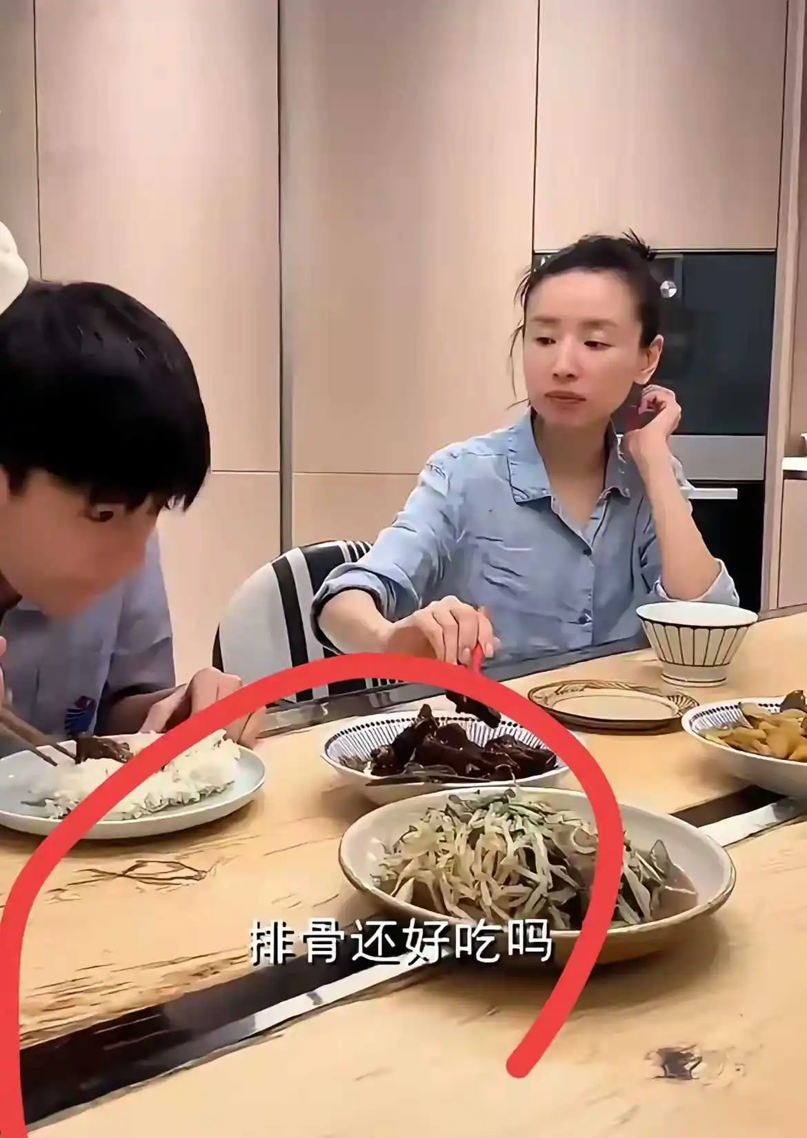 终于知道，潘粤明为什么离婚了啊。