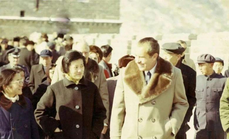 尼克松说了什么，章含之害羞到无法翻译，却让周恩来开怀大笑“1972年2月28日