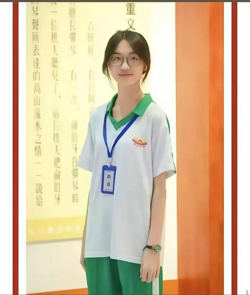 海南高一17岁失联女生小栏找到了，不幸的是，美丽女孩已在万泉河溺亡。6月23