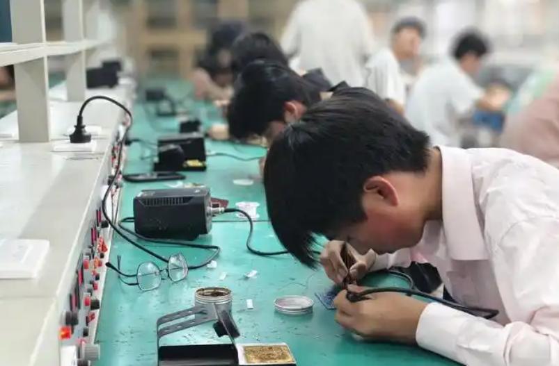 历史性一幕出现，曾经“差生”才去的职校，如今成了家长的香饽饽。 说真的，你敢