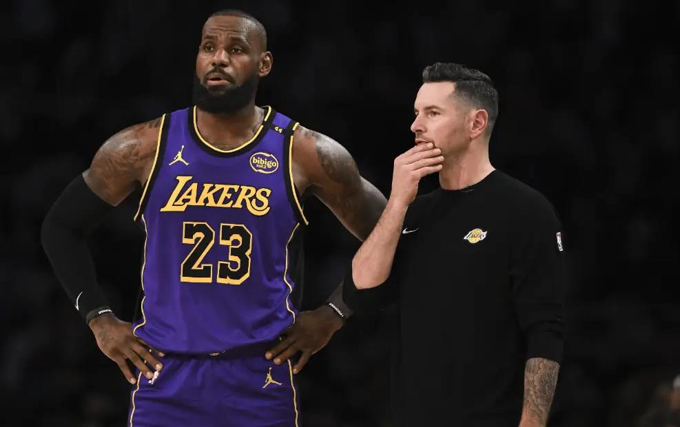 湖人雷迪克居然让我怀念起头孢，以前水拉里夫斯施罗德三后卫阵容进攻都有模有样，防守