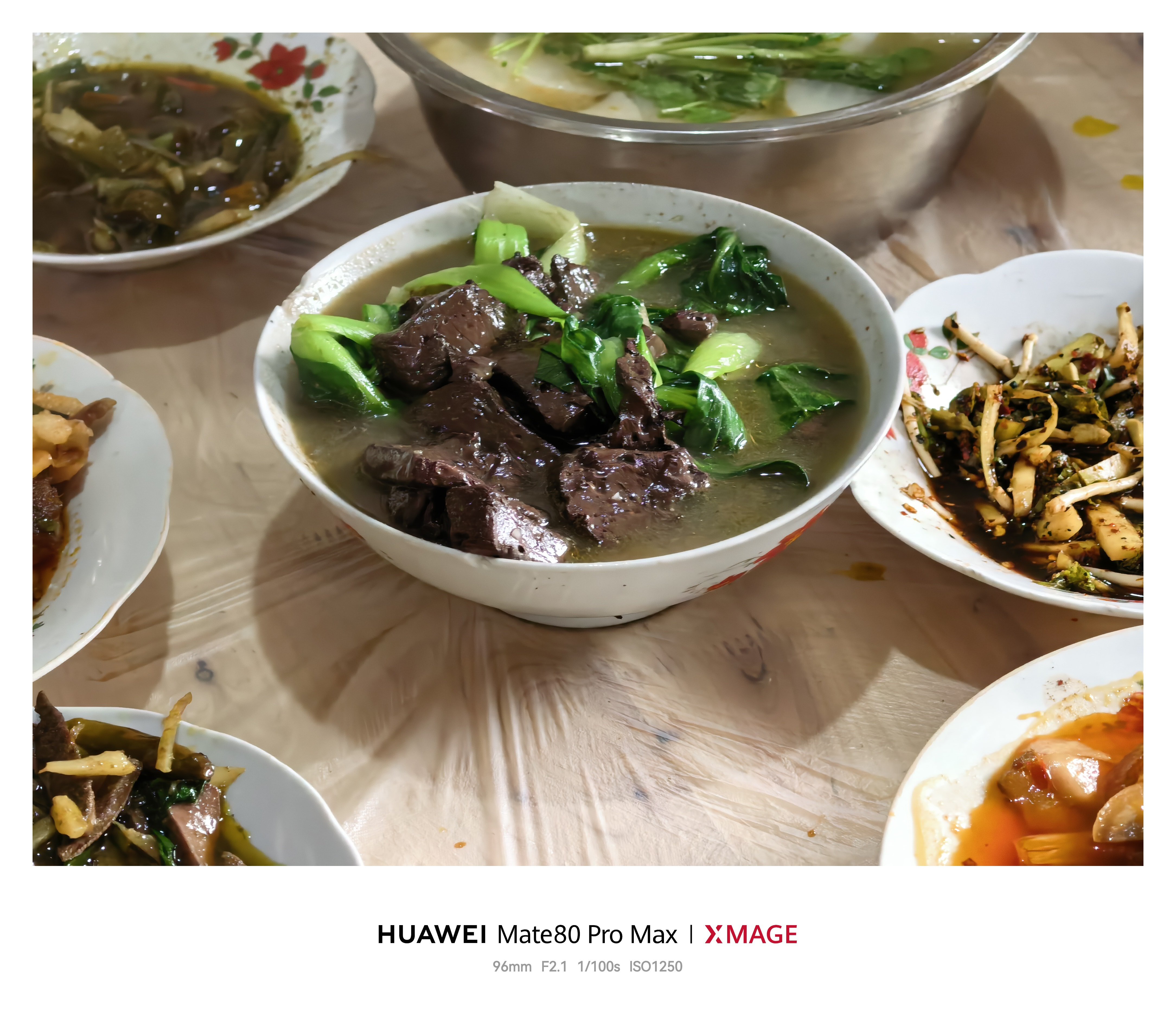 杀猪饭太香啦，尤其这个肥头，软糯巴适，忍不住吃了两大碗米饭。