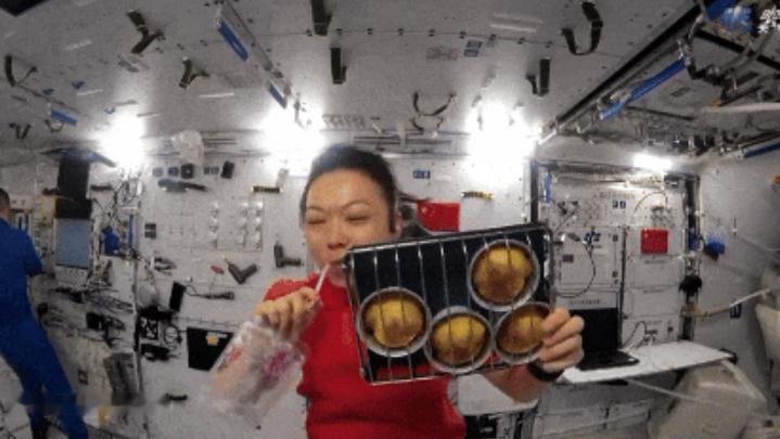 简直匪夷所思！中国航天员在太空烤个蛋糕，都能被拿出来指指点点横加指责。日本网友更
