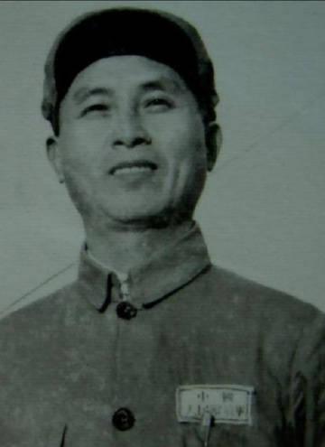 1941年，谢育才夫妇被捕，在狱中生下一个儿子。为逃出去，夫妻二人将儿子遗弃，越