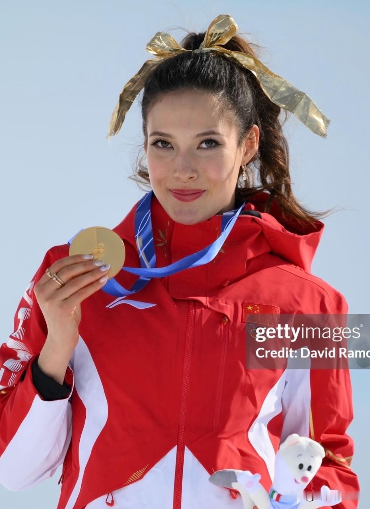 谷爱凌估计没人不认识吧手握20多个全球顶级代言，截至2026年2月，代言约20