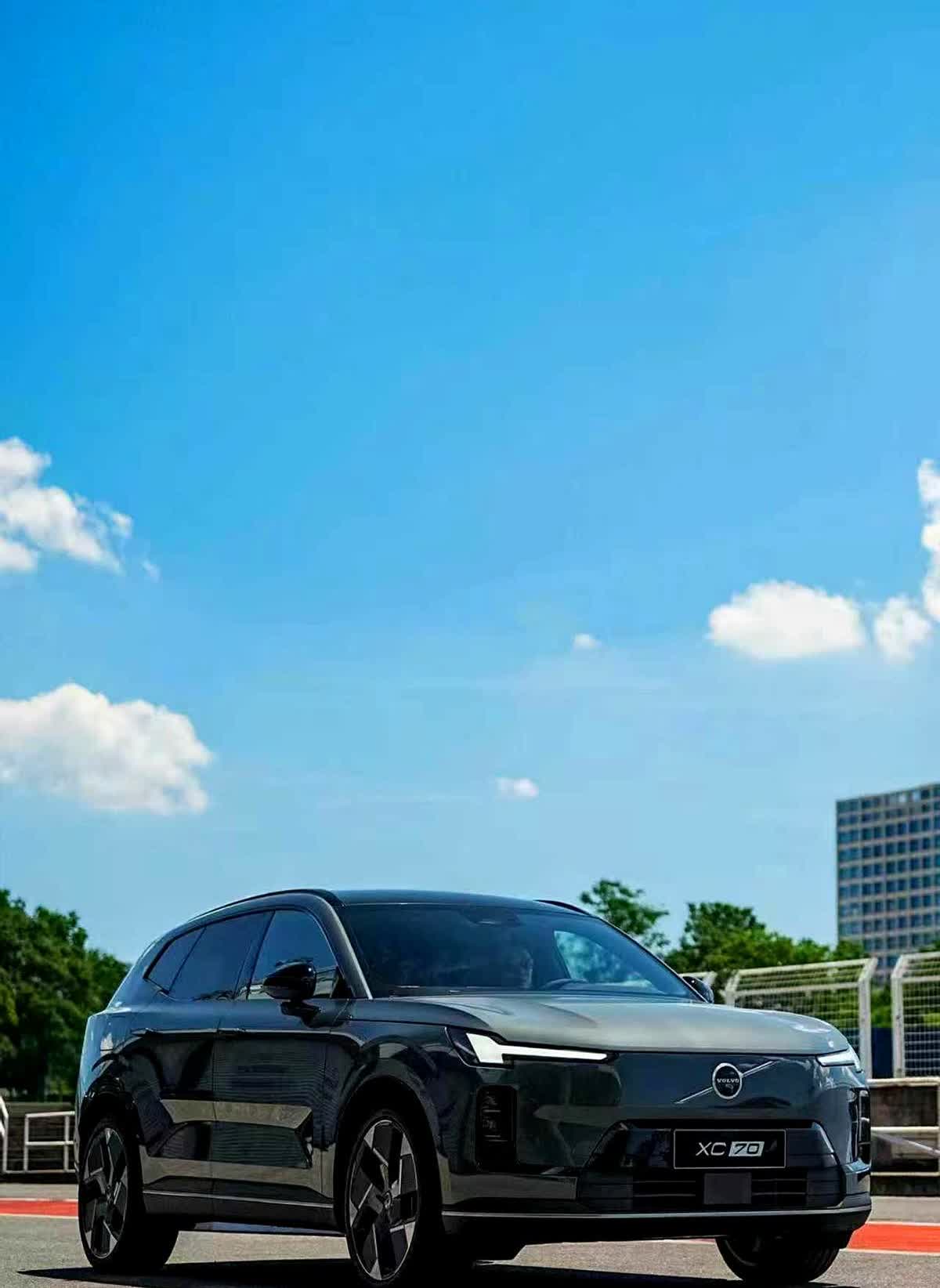 不想买车两年就过时？看XC702025年8月27日，沃尔沃把XC70端上