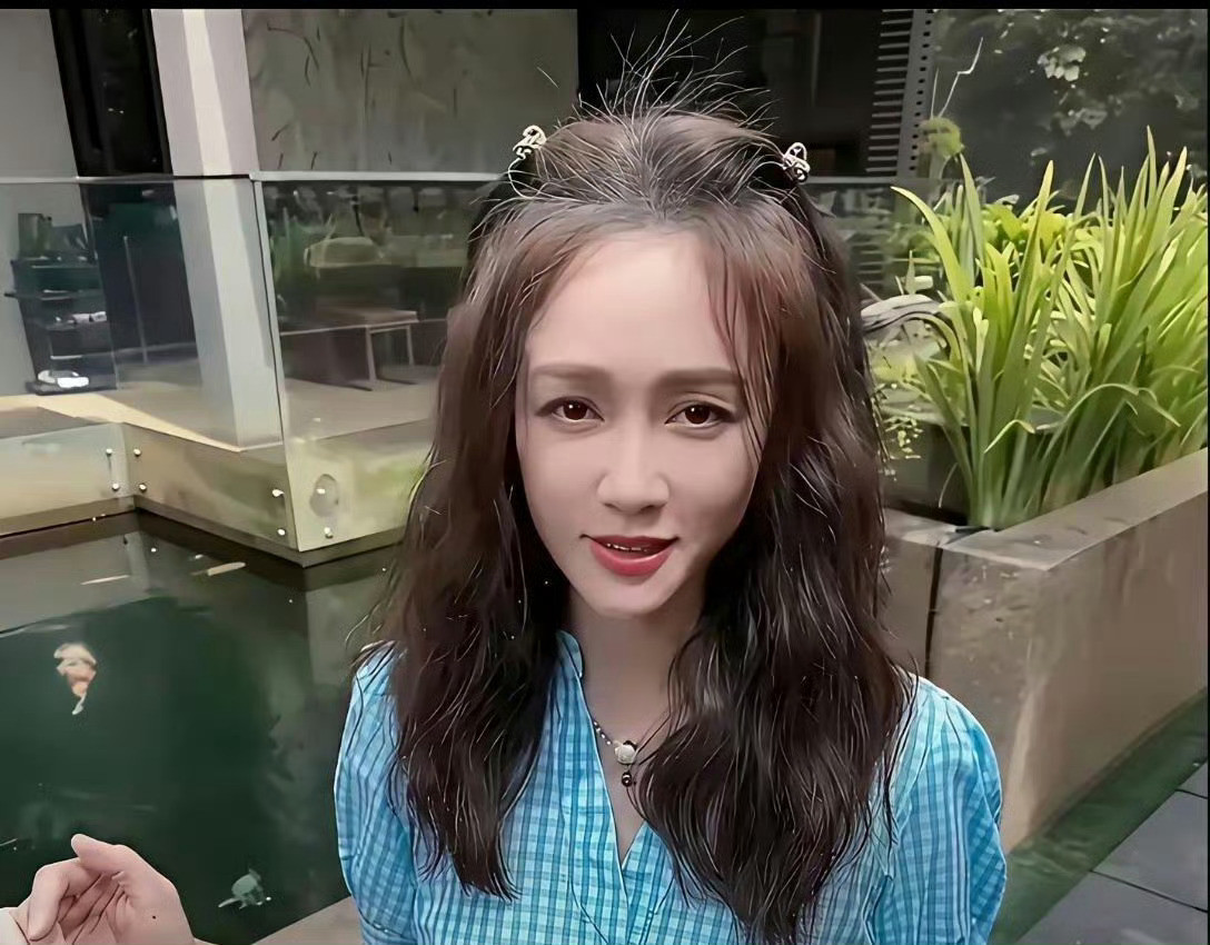 48岁陈乔恩虽然有白发了，但脸长得却像少女太嫩了，大美女真的太自信了