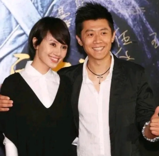 袁泉夏雨15岁女儿罕见露面！7月17日。演员袁泉夏雨的女儿罕见露面，15岁夏哈哈