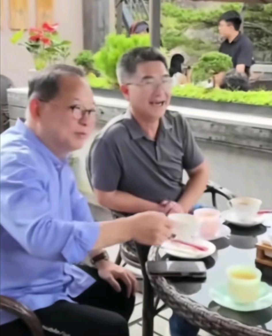 恒苏今天和张明敏在一起交流，还唱了张明敏的代表歌曲我的中国心！感觉恒苏的圈子真