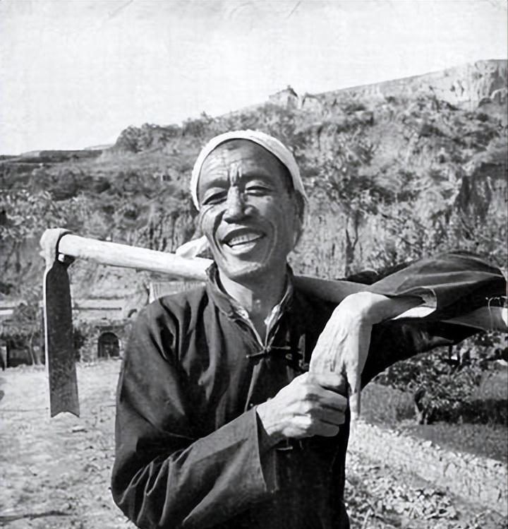 1976年10月6日，吃过晚饭后，坐立不安的陈永贵，接到了开政治局会议的通知，立