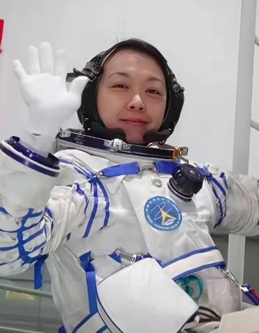 入驻“天宫”还不到10天，香港首位航天员黎家盈就接到了新的任务，香港特区政府已正