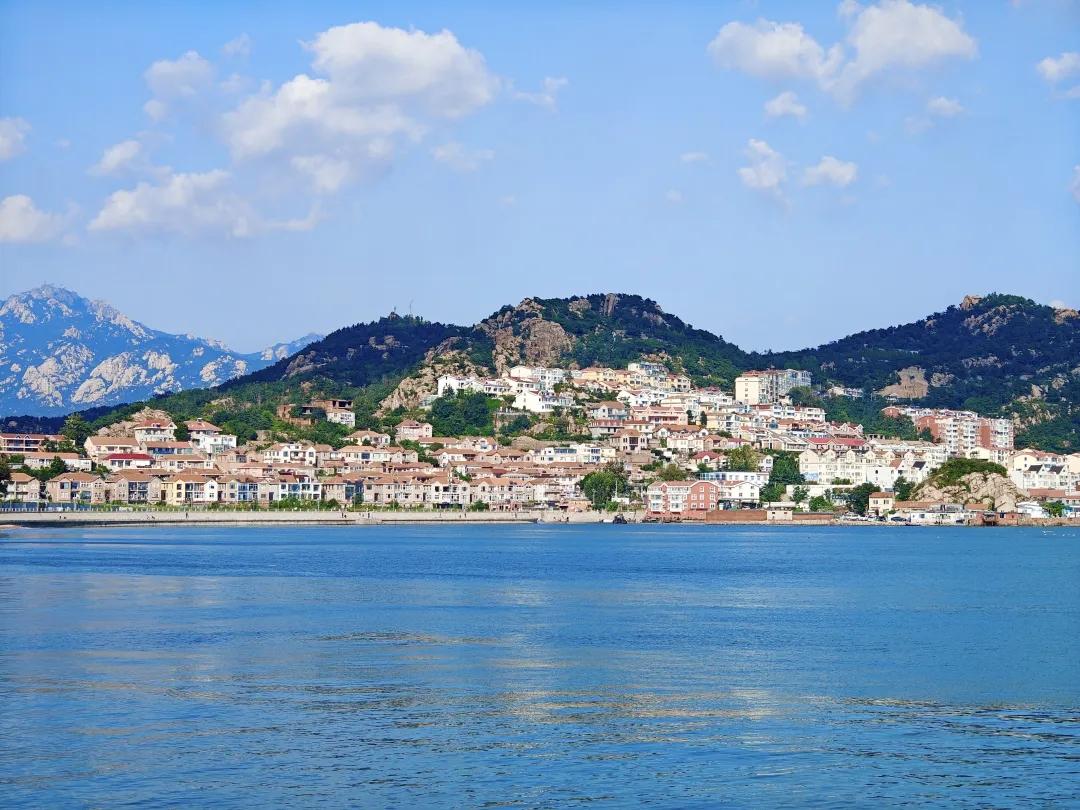 来青岛旅游看海景，不要总盯着五四广场，栈桥，石老人，金沙滩等景点，沙子口也是非常