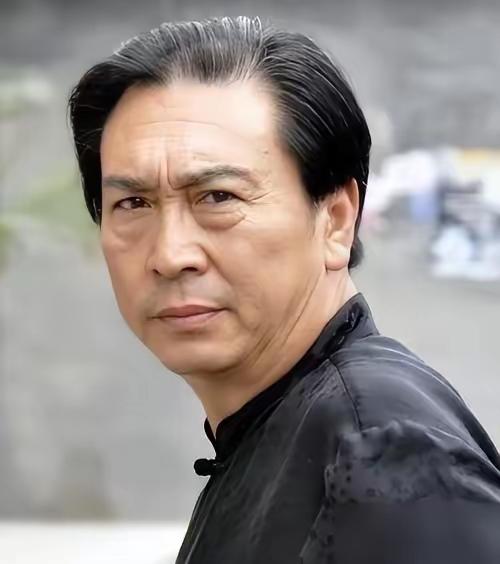 陈晓旭临终前，给前夫打了3小时电话。电话里，两人泣不成声。她说，我太像林黛玉，棱