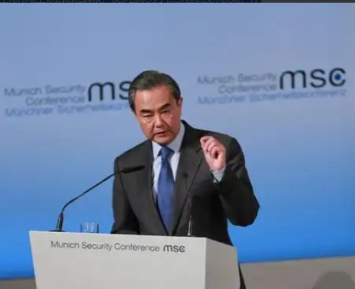 中国终于对美亮剑了！慕尼黑会议上，王毅被问到中美关系时，王毅的回复振聋发聩：如果