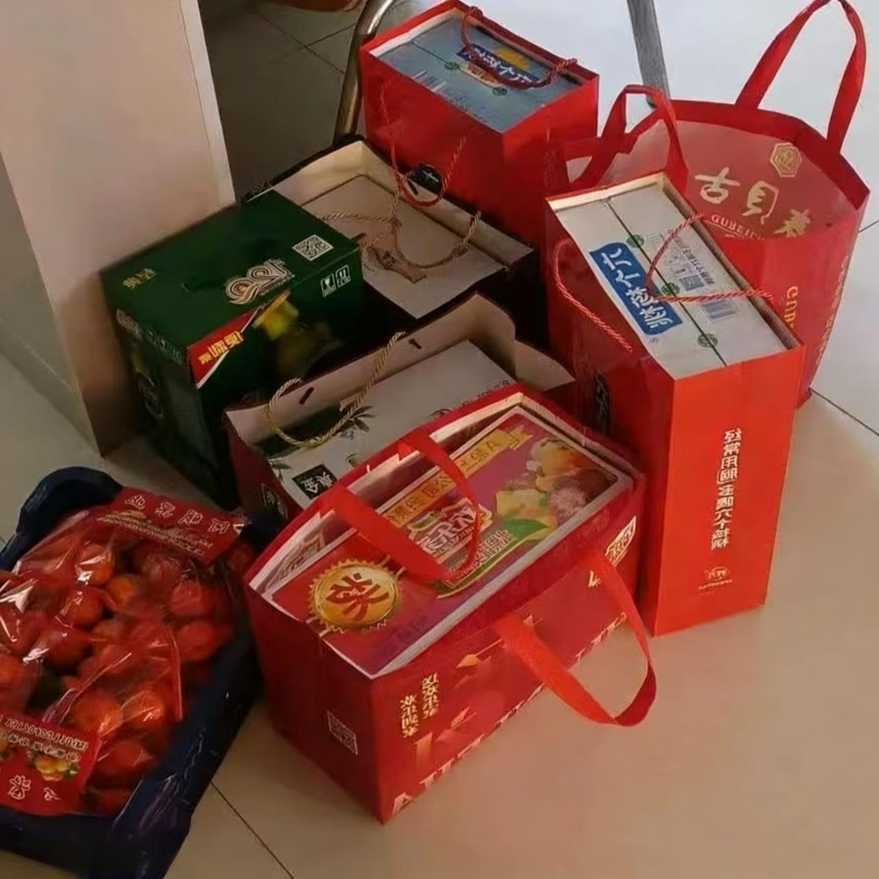 我有个表哥，12月20日报道，过年走亲戚既不带礼品，也不带孩子，总是两手空空前去