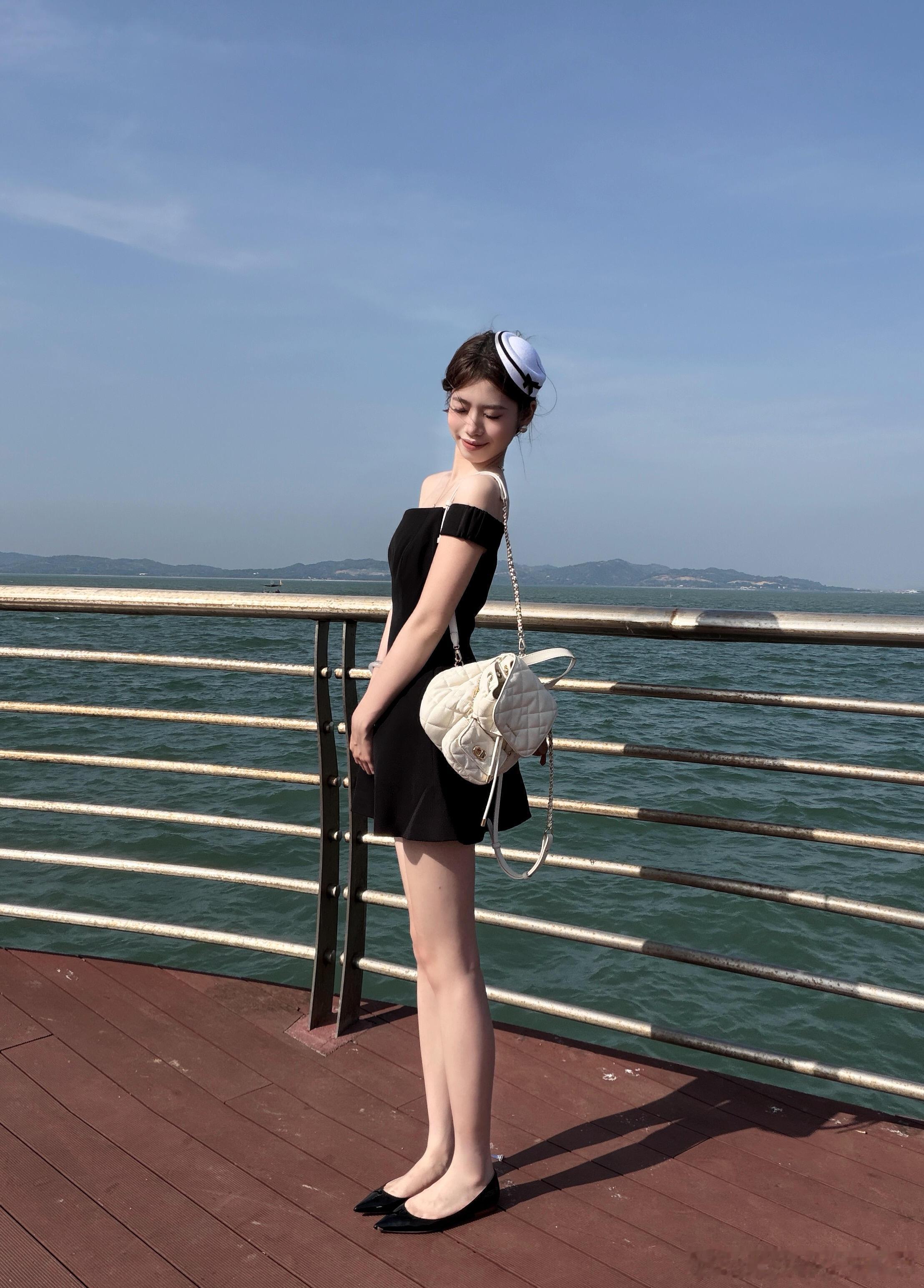 这套穿搭真不适合穿丝袜~