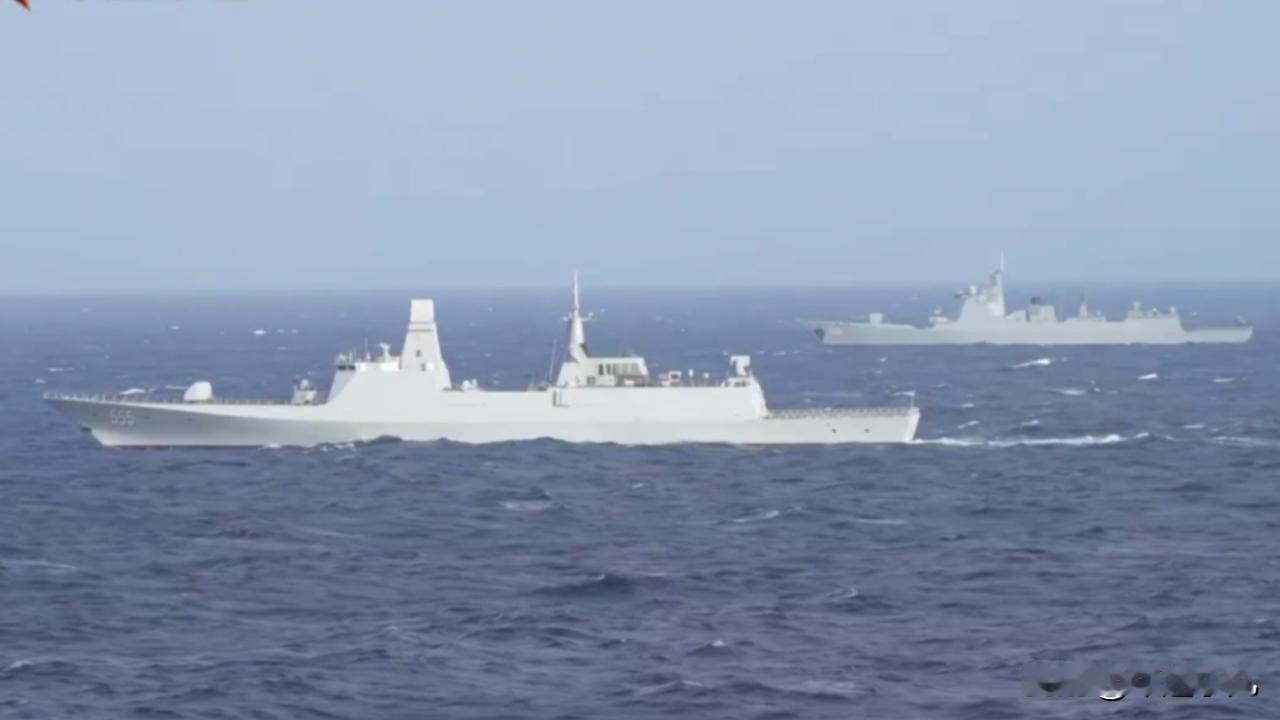 这到底是谁家的舰队？太狂暴了吧…没想到啊，真没想到啊！湖北舰这一次海上训练的