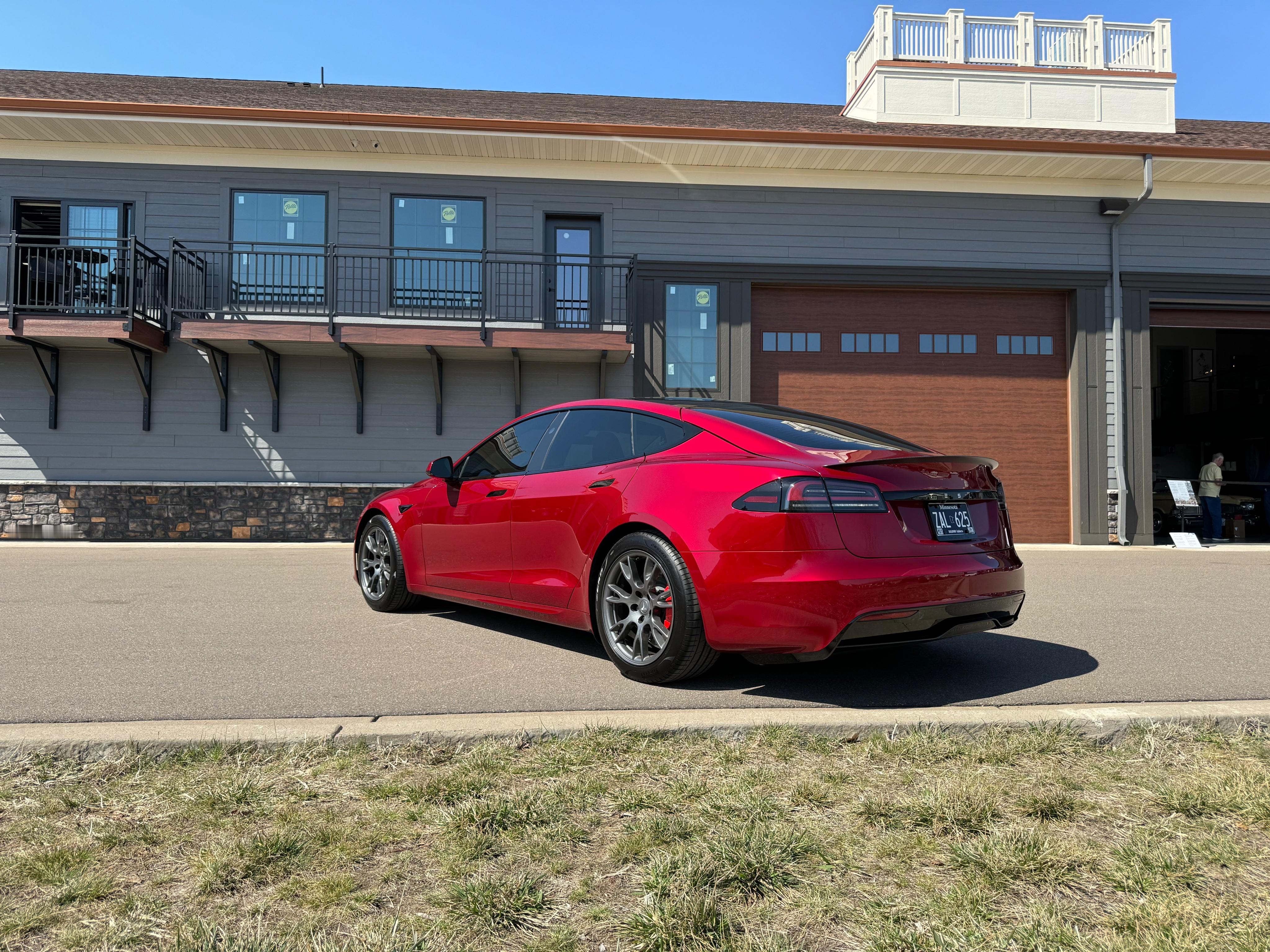 4月23日，特斯拉宣布，FSDv14.3.2版本已开始推送。在这一更新中，特斯