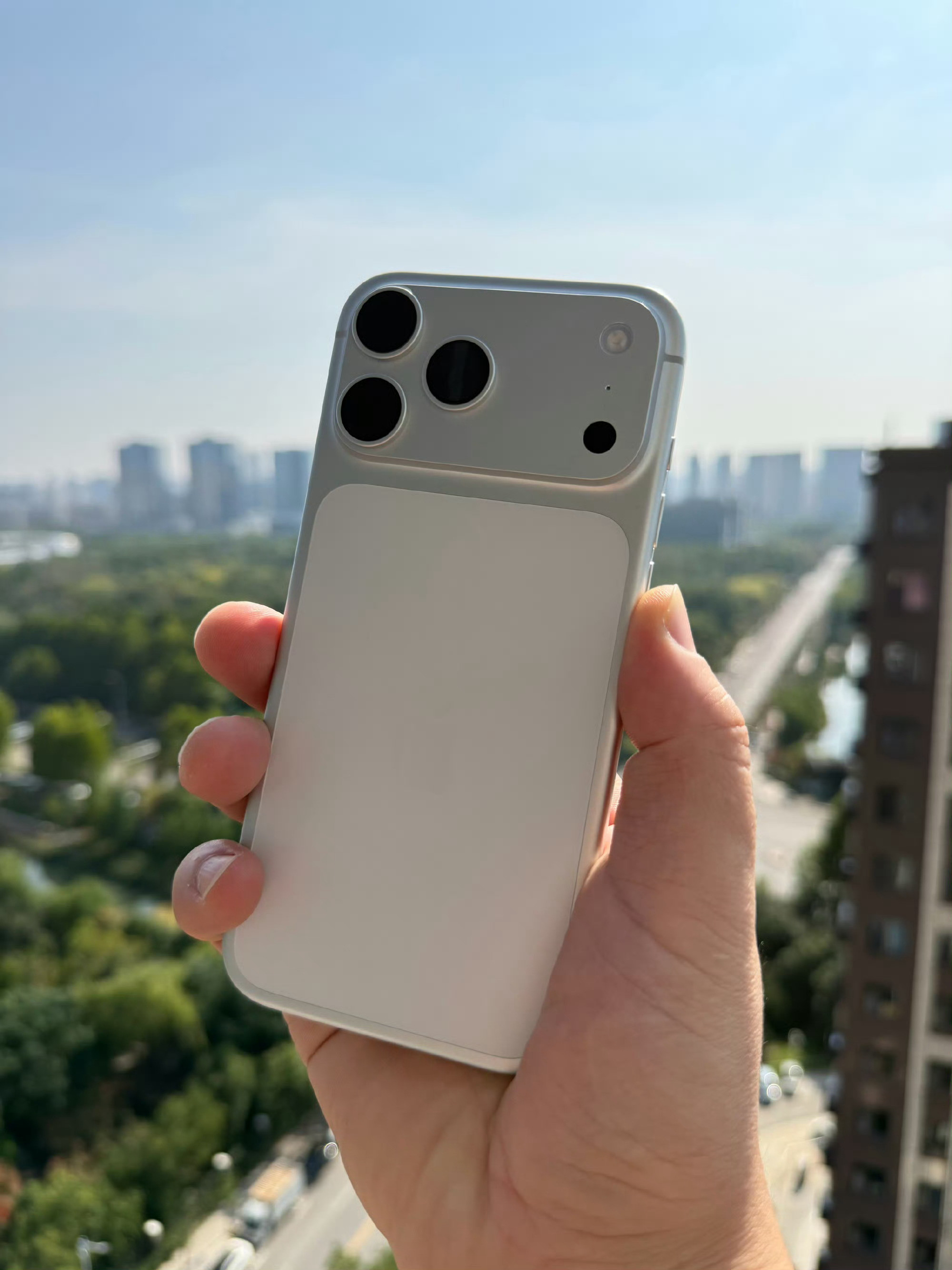 中国用户终于迎来满血iPhone等了两年多，那个让国内用户眼馋的苹果智能（App