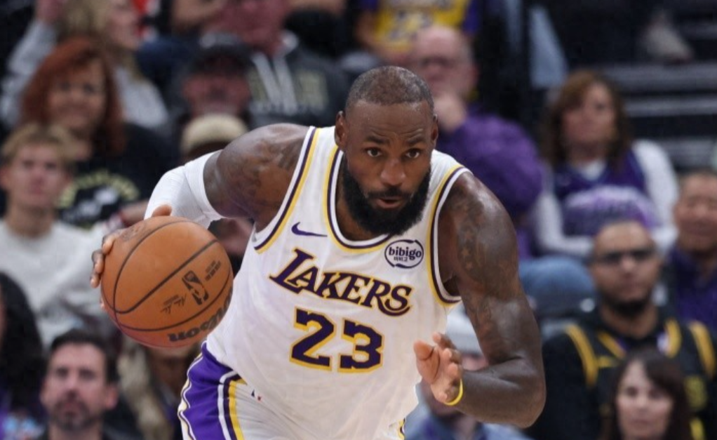 湖人球星詹姆斯在缺席开季14场比赛后复出已打3场比赛。根据官网数据统计，詹姆斯