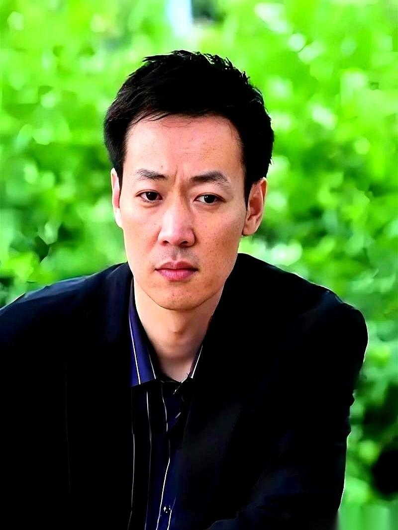 网友这也太急了吧？真的是要把我给气笑了。一边是单身9年的吴越，一边是刚丧偶的辛