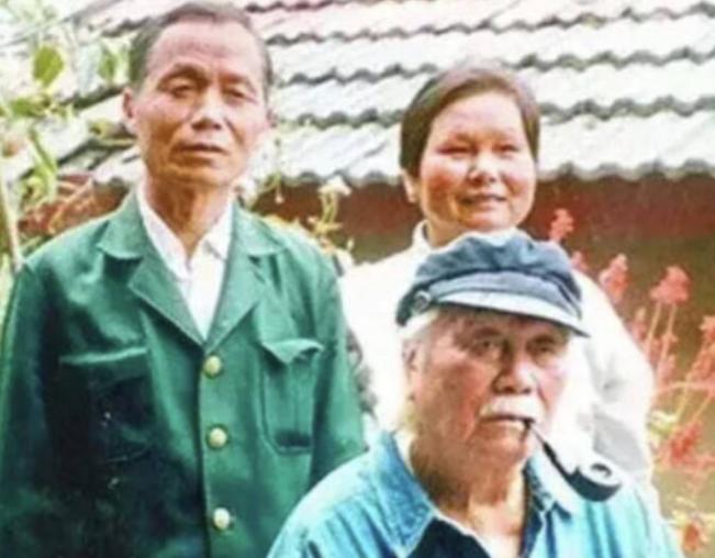 2008年，成龙父亲临终之际，竟向他透露一大秘密：“咱家族祖上乃一代名相房玄龄，