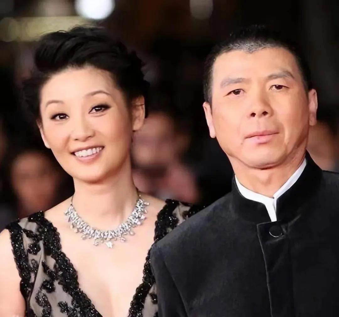 2025年8月，徐帆在活动中公开辟谣与冯小刚的离婚传闻，直言“夫妻关系坚如磐石”
